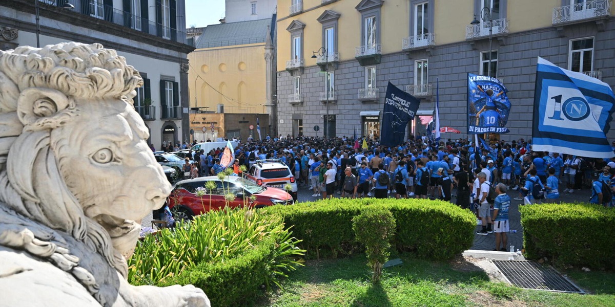 Il Napoli compie 100 anni, al via la festa azzurra in piazza