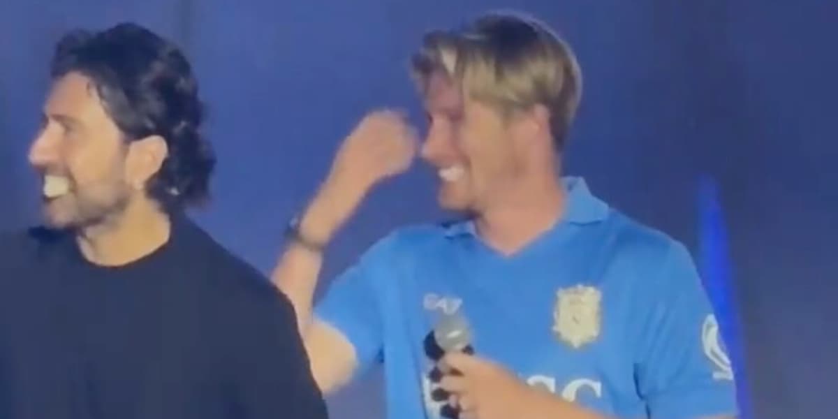 De Bruyne e la battuta in napoletano durante la festa del Centenario: Siani ride e gli risponde così
