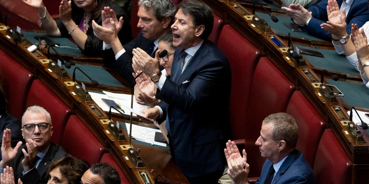 Conte, non votiamo il sostegno militare all'Ucraina