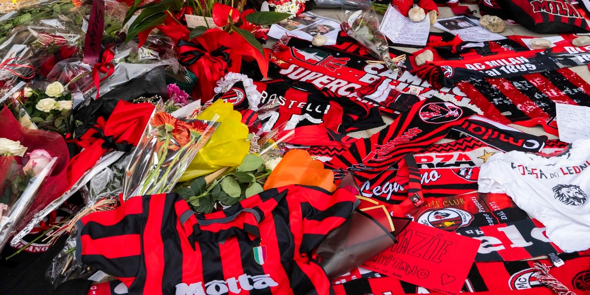 Baresi: il feretro nella basilica tra gli applusi e il coro "c'è solo un capitano"