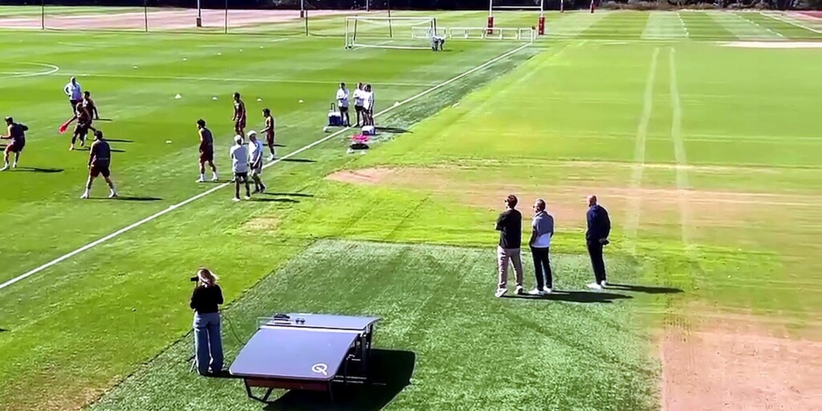 Ryan Friedkin assiste all'allenamento della Roma in Galles