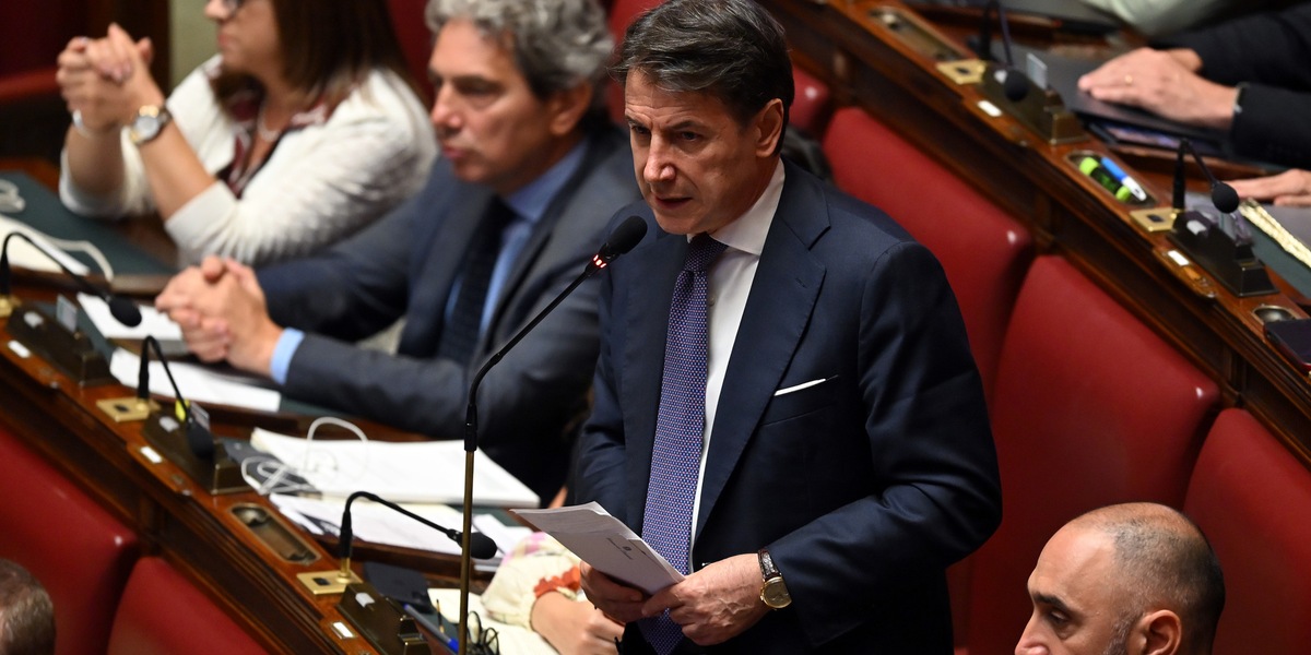 Protesta M5s sul caso Delmastro, alla Camera e al Senato urla 'Fuori le chat'