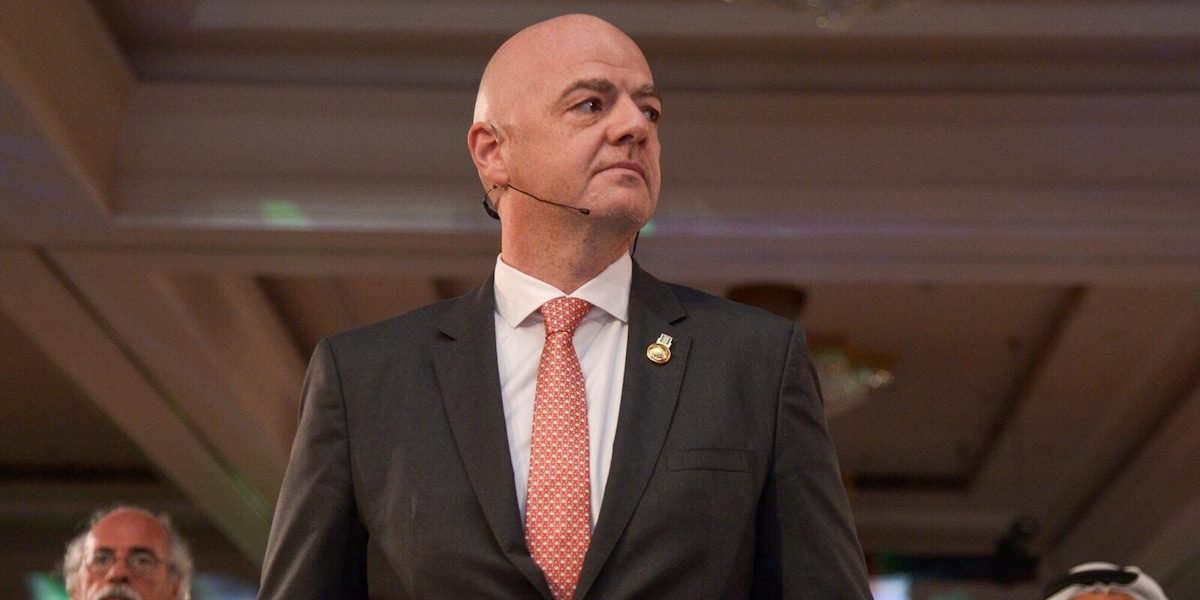 Infantino in fuga, ripara in Marocco. Promette la finale 2030 in cambio del sostegno africano