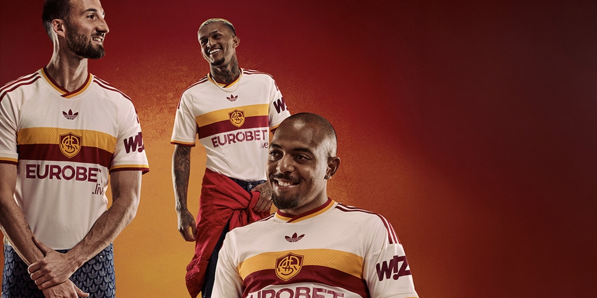 La Roma presenta la seconda maglia: Malen, Wesley e Dybala si mettono in posa