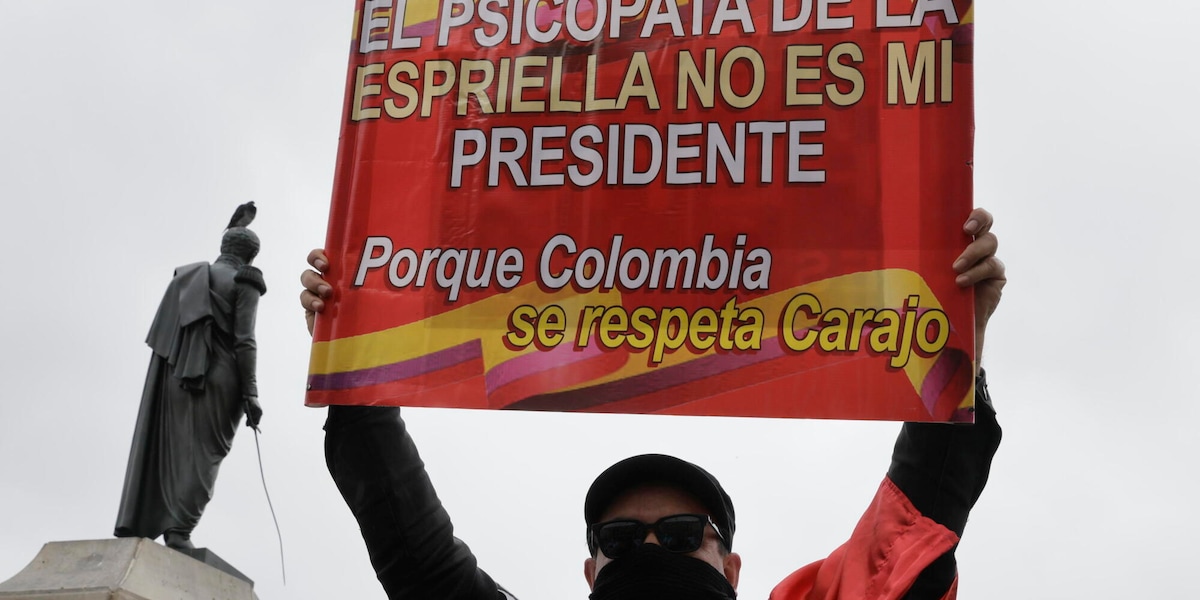 Colombia, proteste dell'opposizione contro l'insediamento di De la Espriella