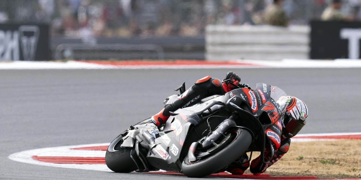 MotoGP LIVE, Silverstone: trionfa Fernandez davanti a Martin. Straordinario Bezzecchi, è terzo al rientro dall'infortunio!