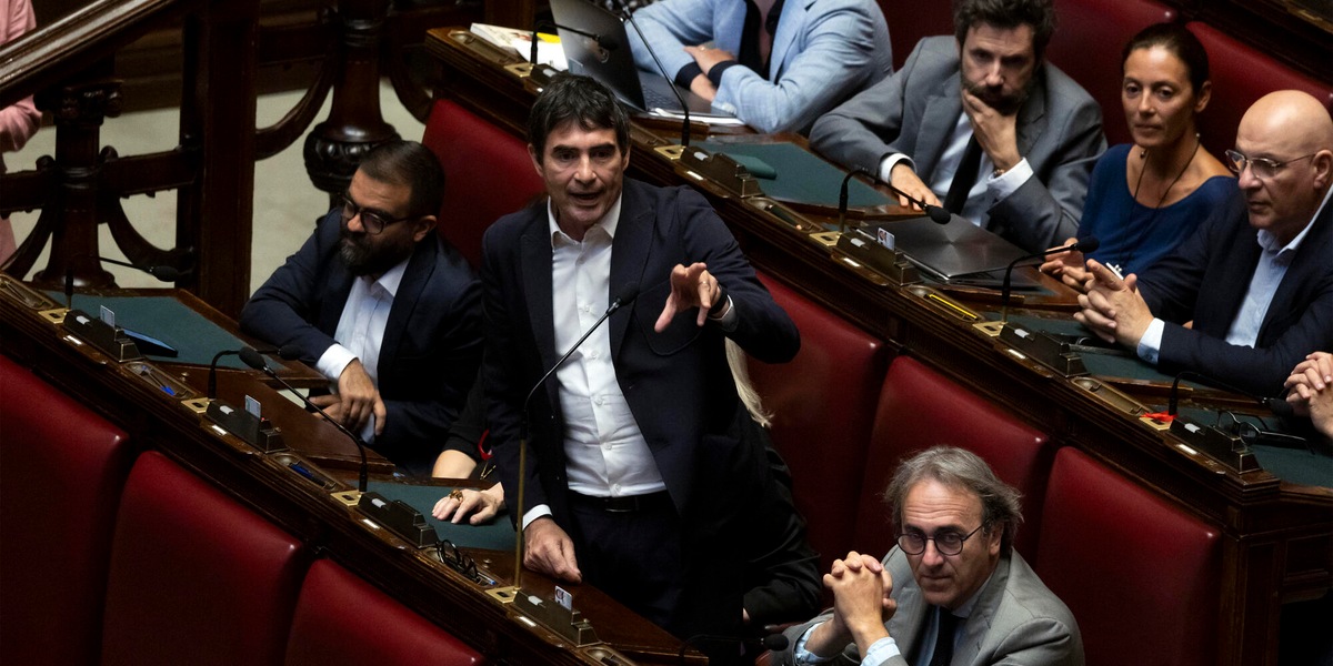 Fratoianni a Conte e Schlein, non siamo in una corsa podistica, serve responsabilità