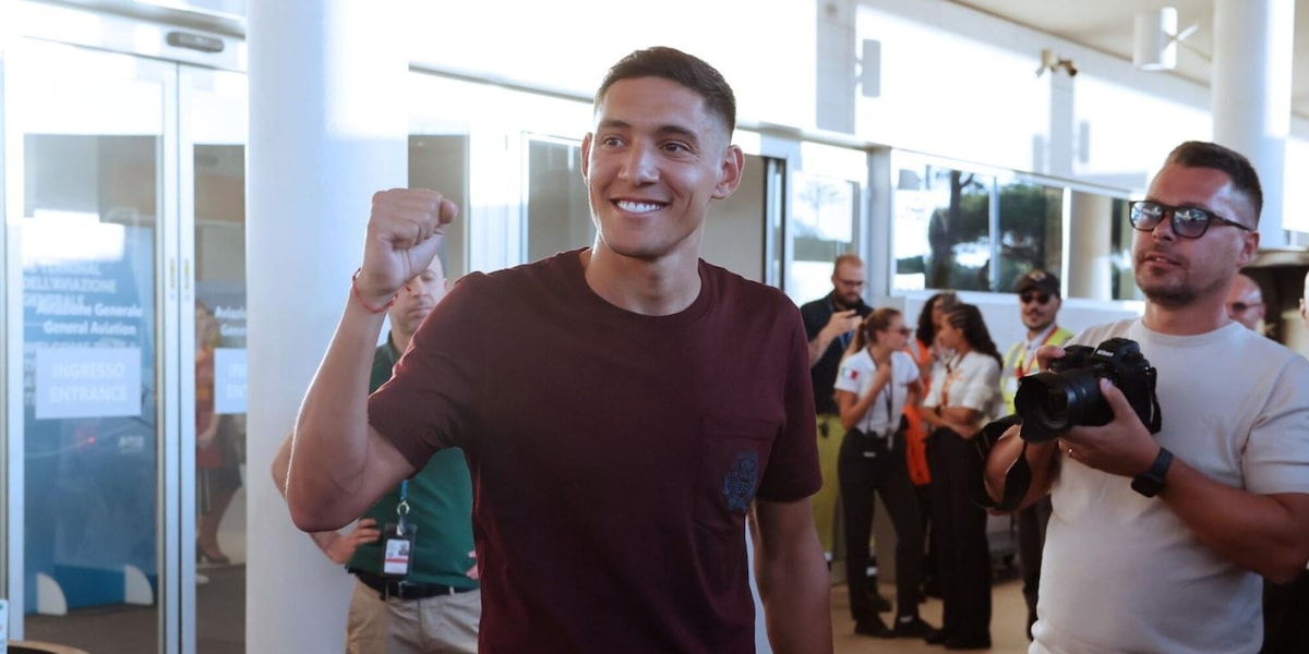 Molina è arrivato a Roma: duecento tifosi a Ciampino tra cori e autografi FOTO VIDEO