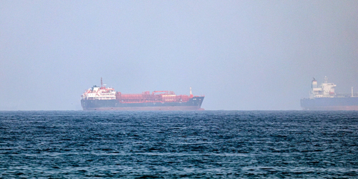 Corre il prezzo del petrolio, Brent torna a 90 dollari al barile
