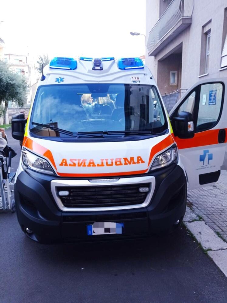 Crolla il balcone di un'abitazione a Livorno, morta una donna