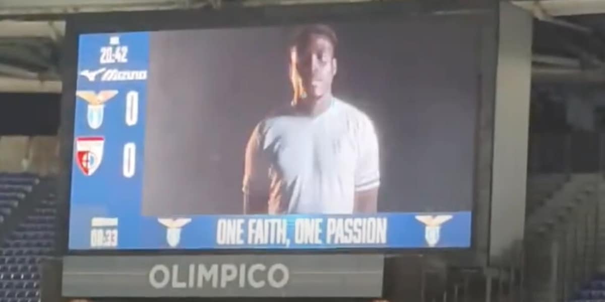 Lazio, dopo il danno anche la beffa: la gaffe della maglia sui maxischermi dell'Olimpico è assurda