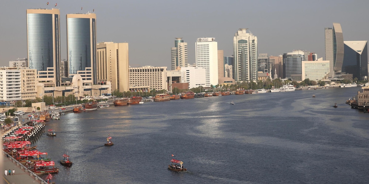 Emirati, 'l'Iran ha lanciato due missili balistici, finiti in mare'