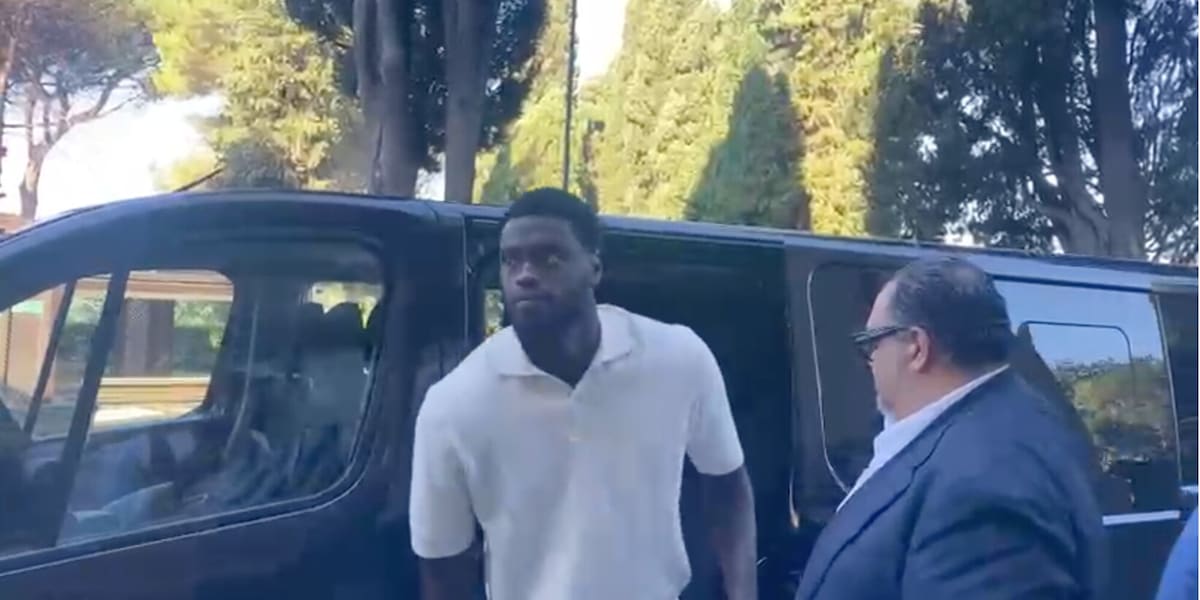 Napoli, visite mediche per Badiashile a Villa Stuart: "Sono felice"