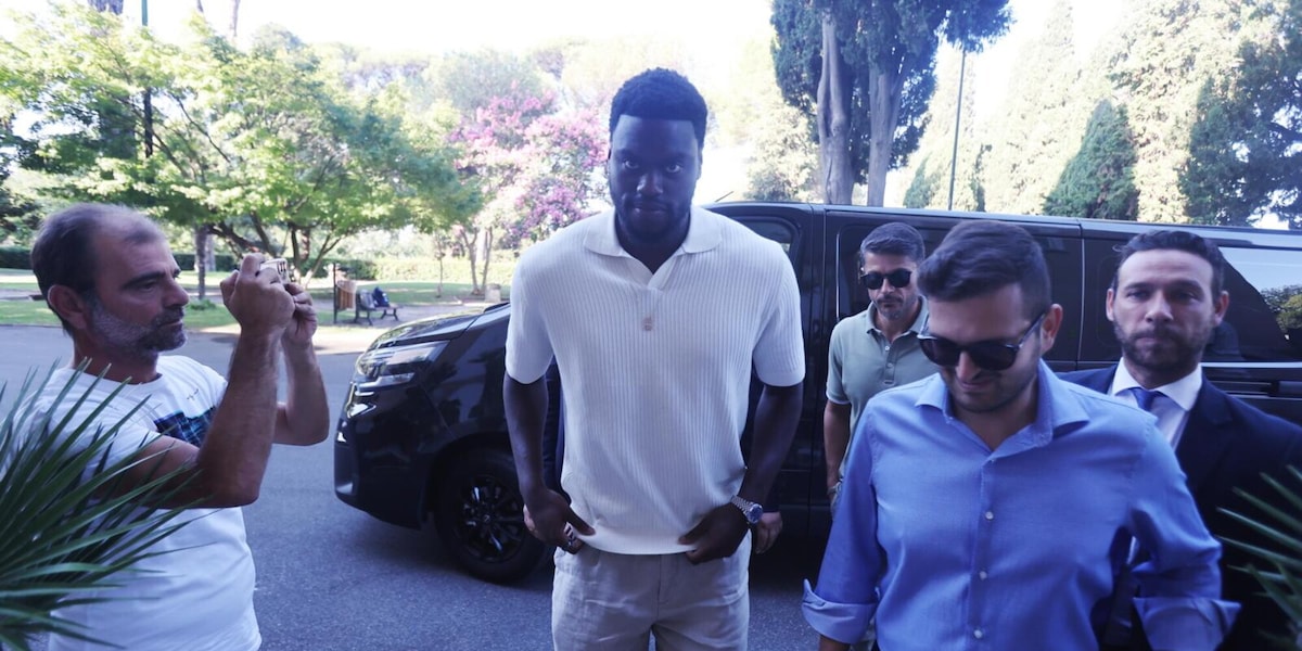 Napoli, visite mediche per Badiashile a Villa Stuart: "Sono felice"