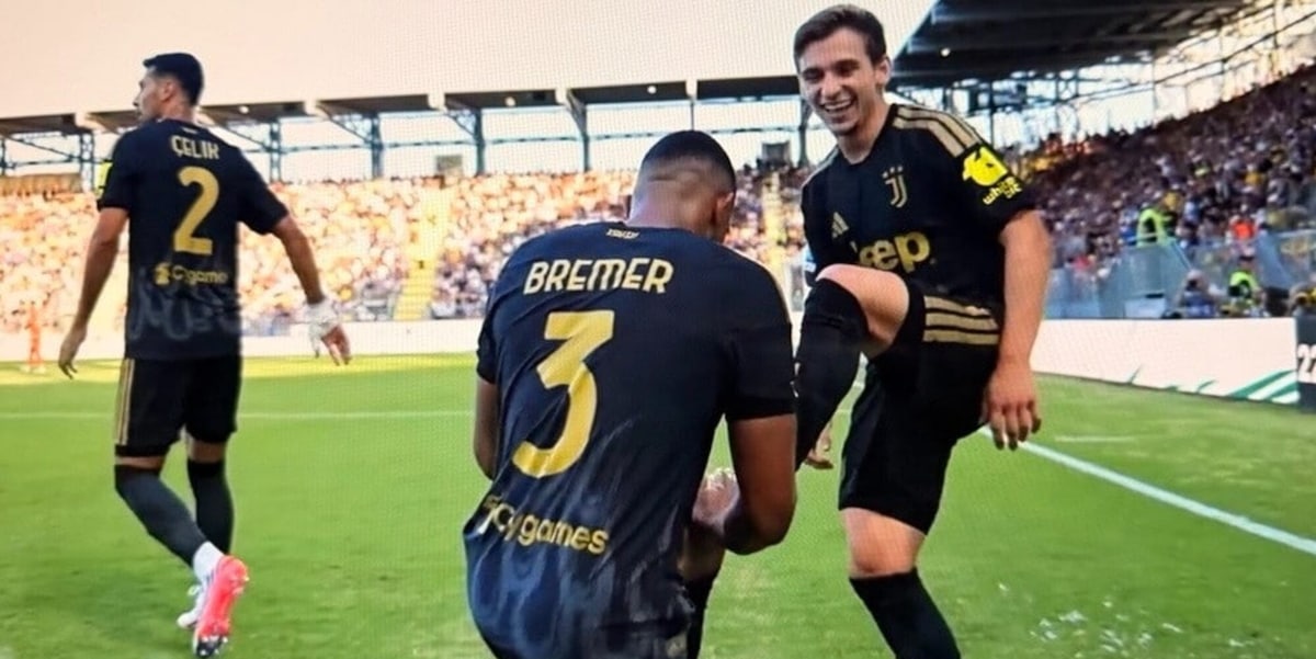 Bremer sblocca Frosinone-Juve e va a ringraziare così Conceicao: il gesto fa ridere il portoghese