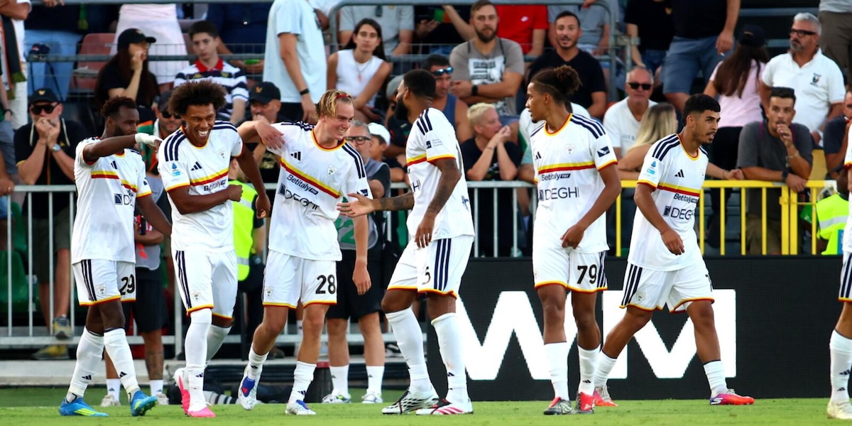 Lecce, buona la prima: Gorter e Tiago Gabriel mandano il Venezia ko