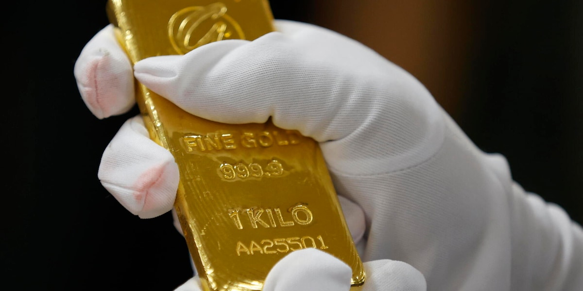 Oro in lieve rialzo in avvio, spot a 4.632,83 dollari l'oncia