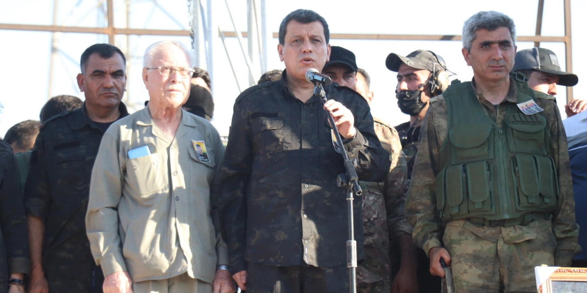 Il comandante delle forze curde in Siria annuncia lo scioglimento