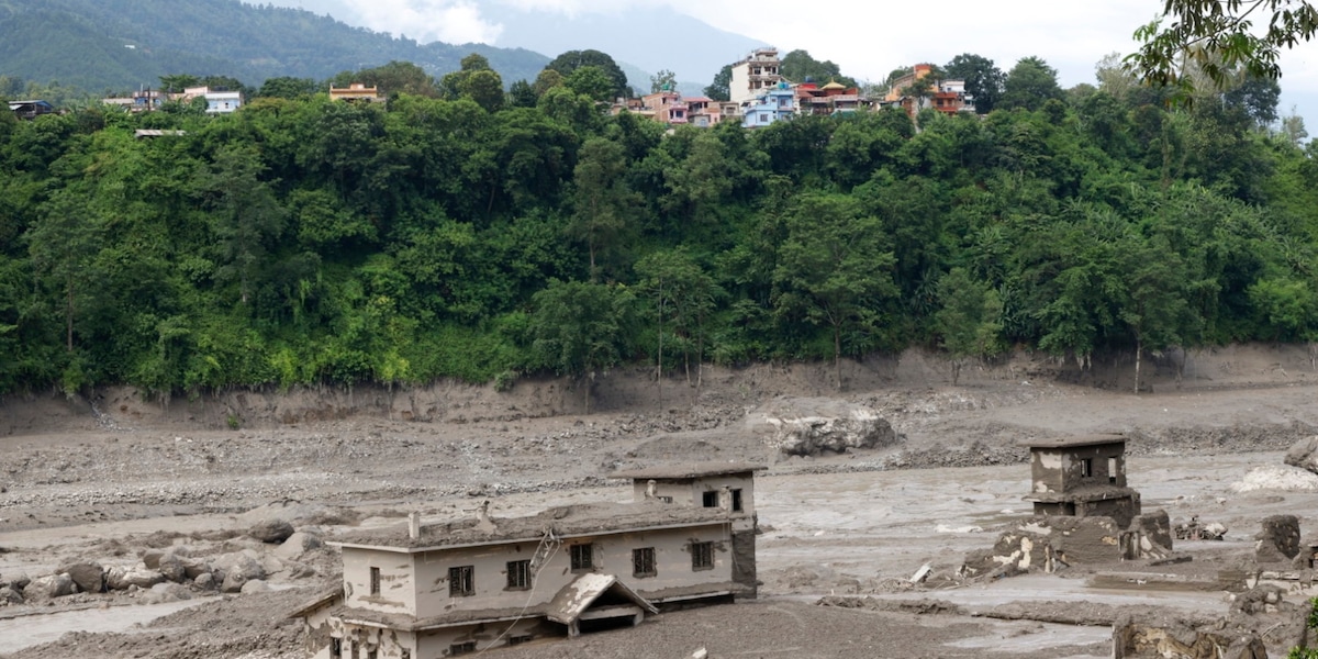 Media, 'valanga di ghiaccio potrebbe aver provocato l'esondazione del fiume in Nepal'
