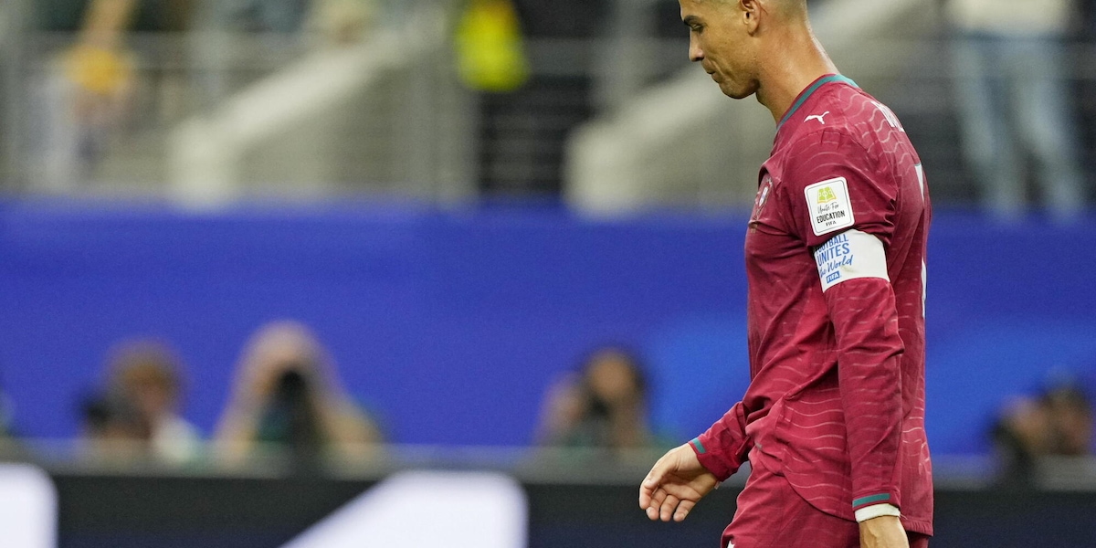 Calcio: veleno Cristiano Ronaldo, sostituito si arrabbia ma l'Al Nassr rimonta