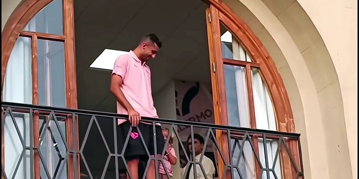 Palermo, accoglienza da Re per Mattia Perin