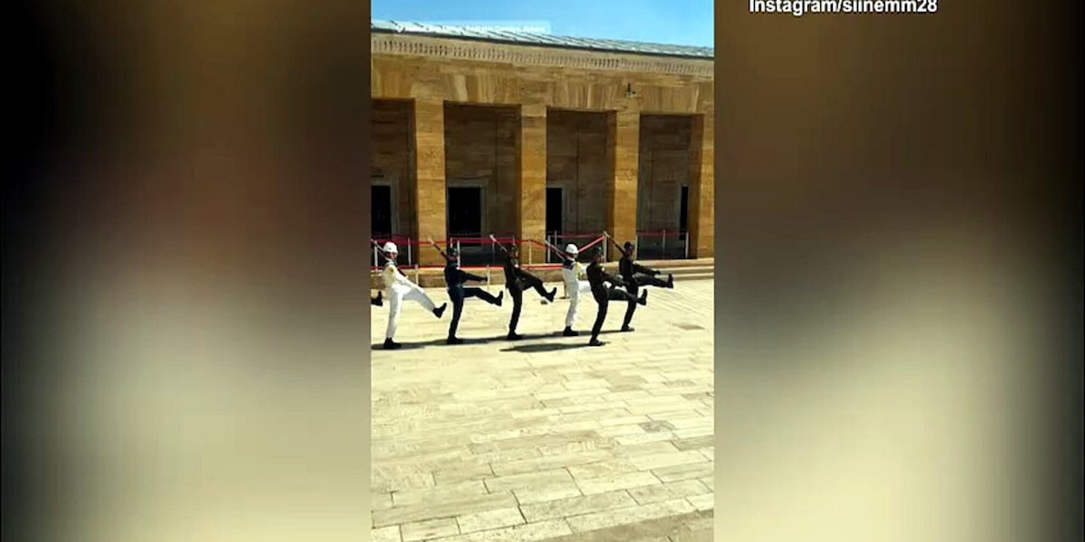Lady Calhanoglu "turista" ad Ankara