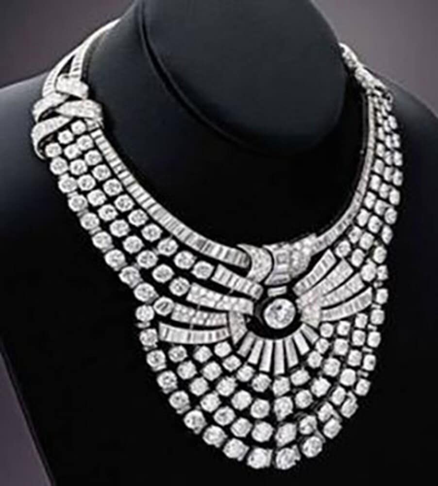 A Vienna rubato il collier della regina d'Egitto, caccia ai ladri