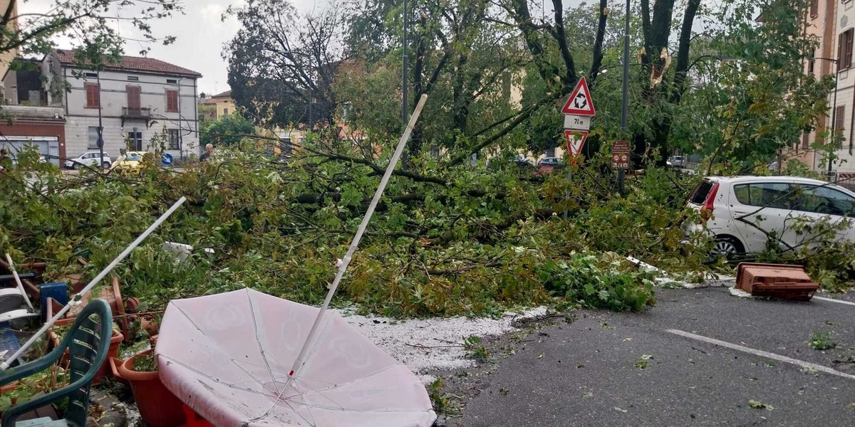 ++ Cremona in ginocchio, danni a 10 chiese e 10mila auto ++