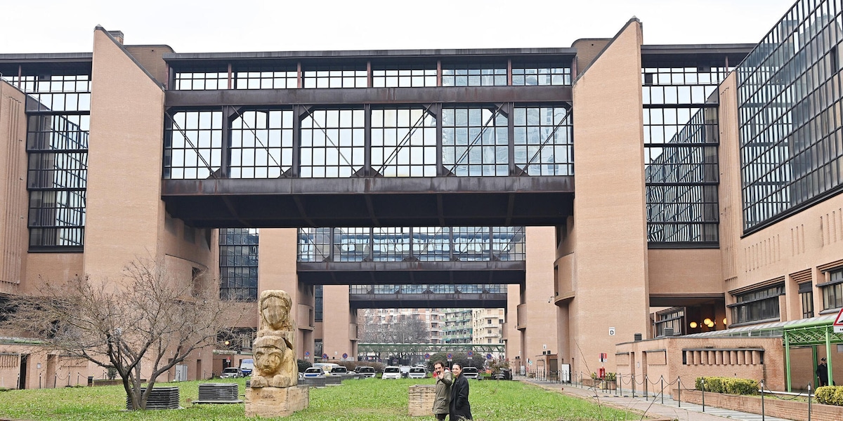 Tredicenne abusata, insulti e minacce social alla gip di Torino