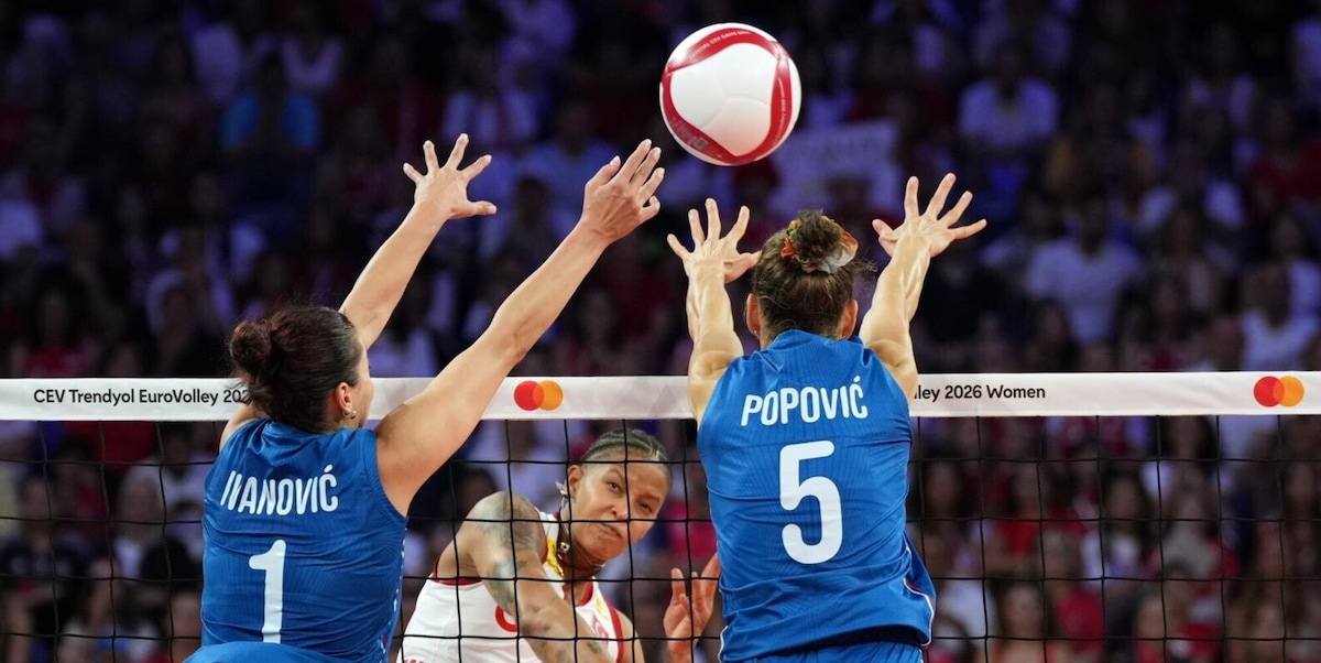 Europei volley, la prima finalista è la Turchia: Serbia travolta per 3-0