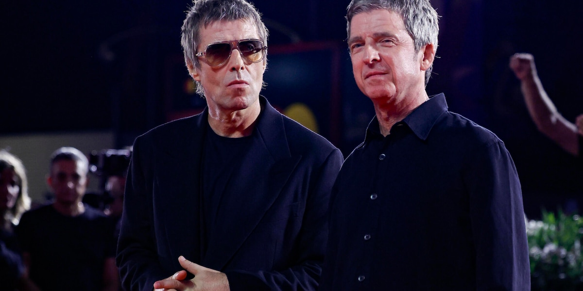 Gli Oasis verso il concerto a Roma, l'indizio social con una clip a Trastevere