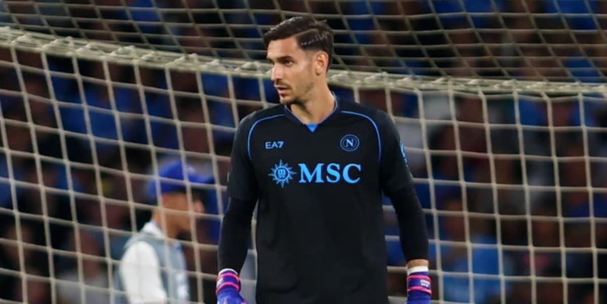 Allegri aspetta l'intervallo di Napoli-Arsenal e toglie Meret: il motivo