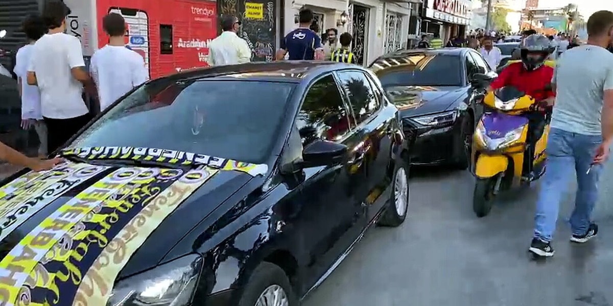 I tifosi del Fenerbahce già carichi per la sfida contro la Roma