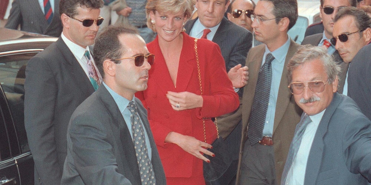 Attesa per il libro del fratello di lady D che imbarazza reali, copie rubate in Olanda