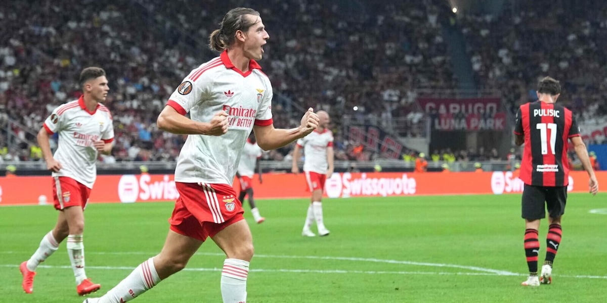 Milan, l'Europa comincia male: il Benfica espugna San Siro e i tifosi fischiano la squadra LIVE
