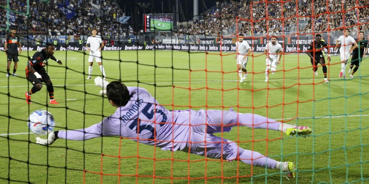 LIVE Venezia-Lazio: Mandas para un rigore a Yeboah e fa altri due interventi pazzeschi