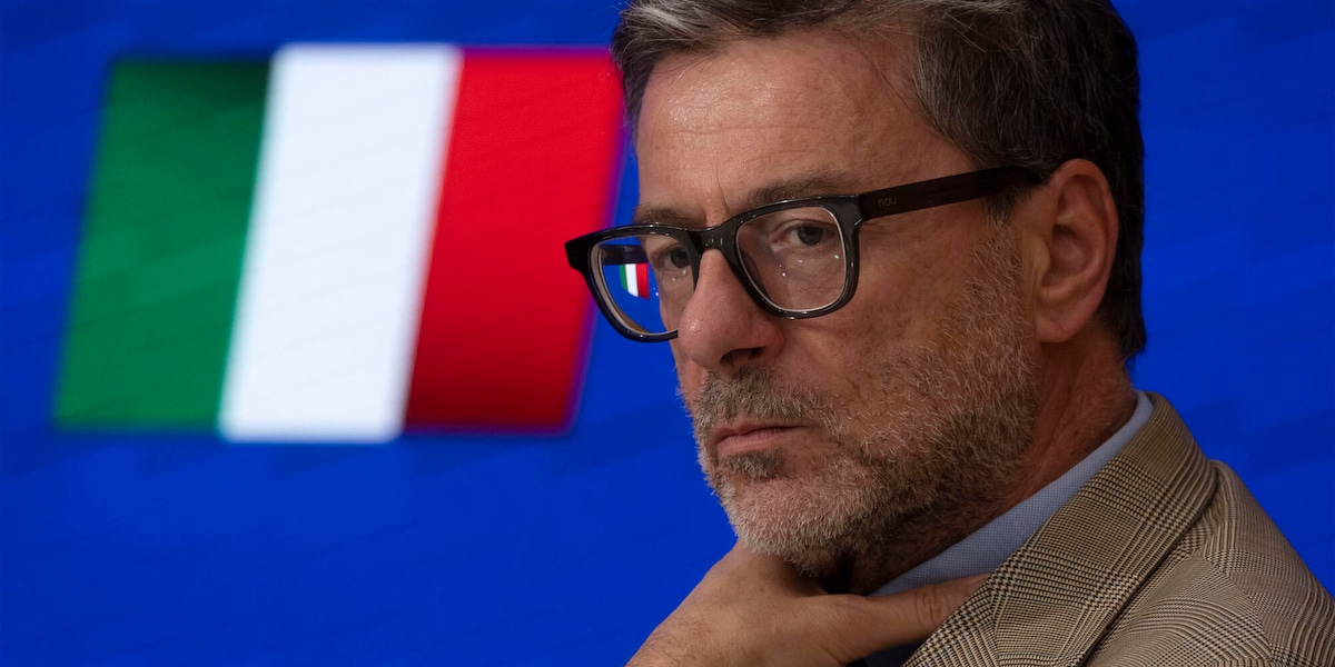 Giorgetti, 'quando un Paese perde il controllo del debito subisce'