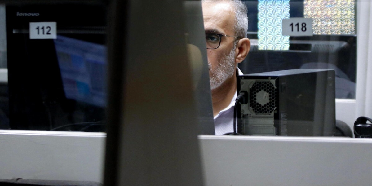 Borsa: Milano apre positiva (+0,1%) e poi scivola