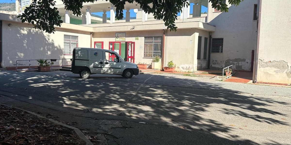 Minore pianifica aggressione a docente, sventata dai compagni