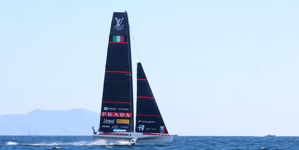 LIVE Segui le regate preliminari di America's Cup in diretta da Napoli: nella prima regata Usa primi, seconda Luna Rossa