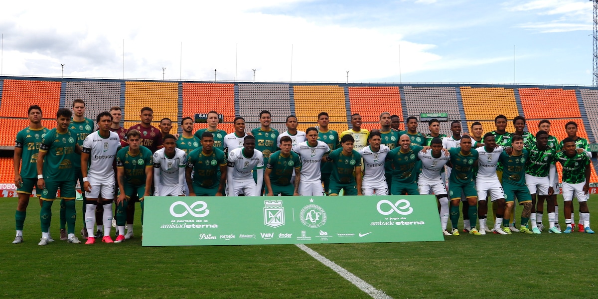 Chapecoense e Atletico Nacional in campo, ricordano le vittime del disastro aereo