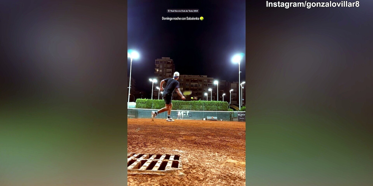 Roma, l'ex Villar si diverte a tennis