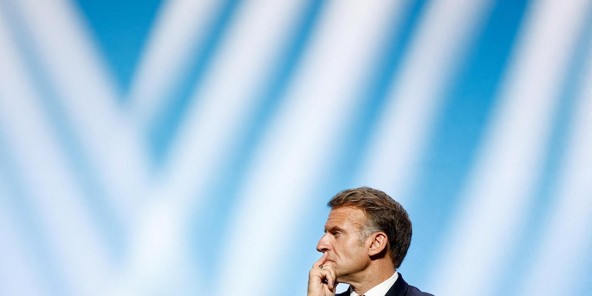 La popolarità di Macron ai minimi, in calo di 7 punti rispetto a giugno