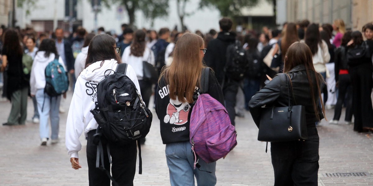 Quattordicenne ferisce coetaneo con un coltello a scuola, non è grave