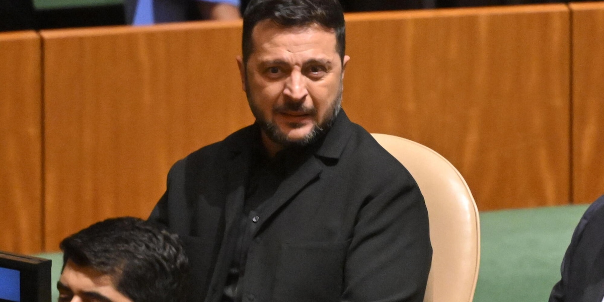 Zelensky a El Paìs, 'Mosca vuole che gli ucraini lascino la capitale'