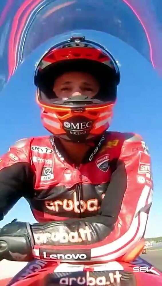 Tutta l'emozione di Nicolò Bulega dopo il trionfo in Superbike