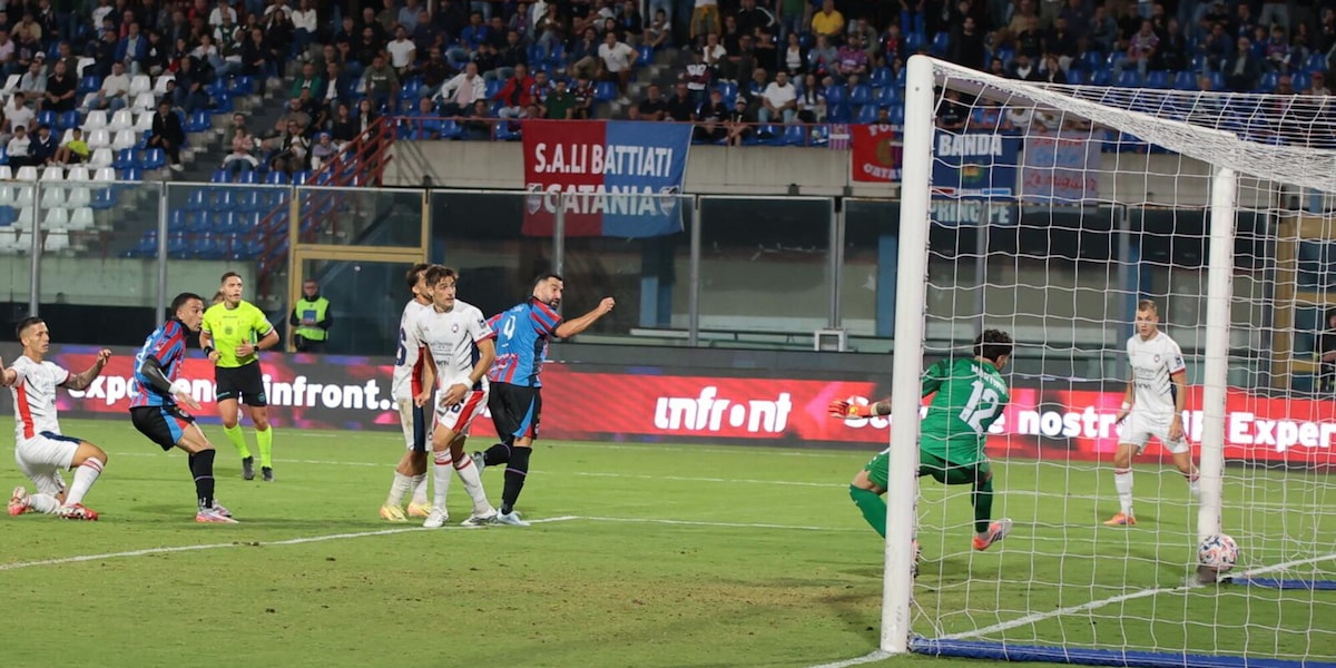 Serie C, il Catania batte in rimonta il Crotone di Greco. Il Sorrento torna a vincere
