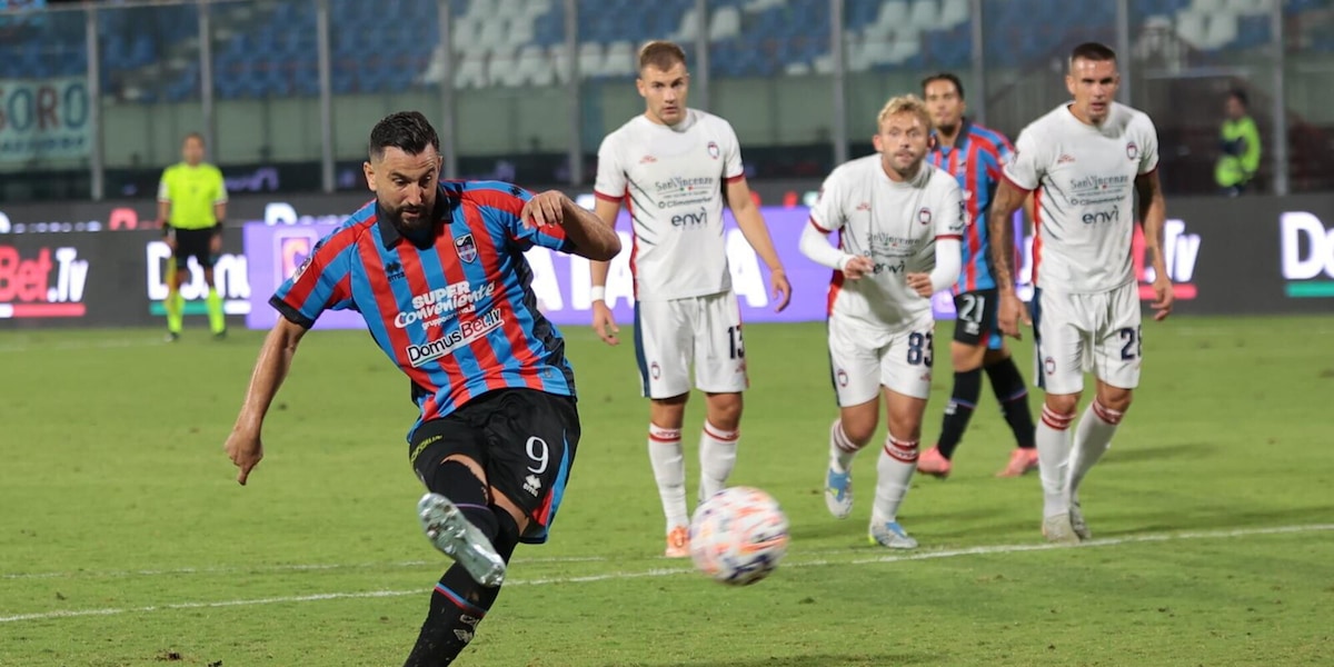 Serie C, il Catania batte in rimonta il Crotone di Greco. Il Sorrento torna a vincere