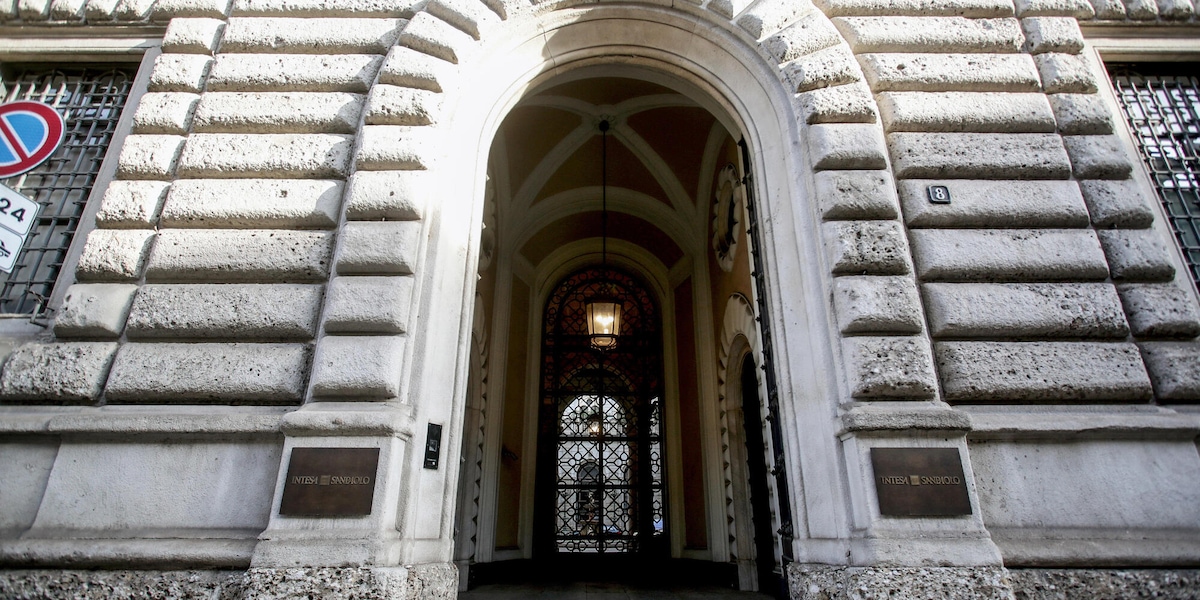 Intesa, le due offerte di Mps complesse e di difficile valutazione per i soci