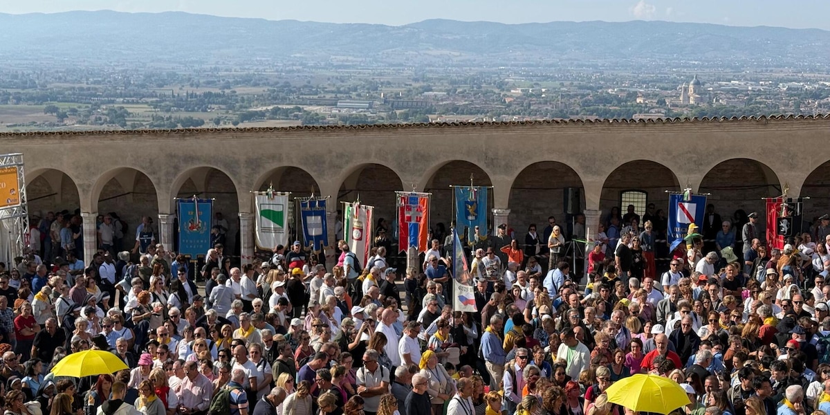 Mattarella, San Francesco ruppe l'idolatria del denaro, una lezione per l'oggi